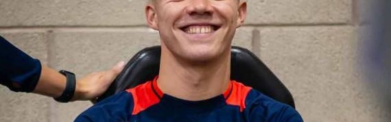 邮报：虽然越来越接近加盟那不勒斯，但霍伊伦仍然想留在曼联